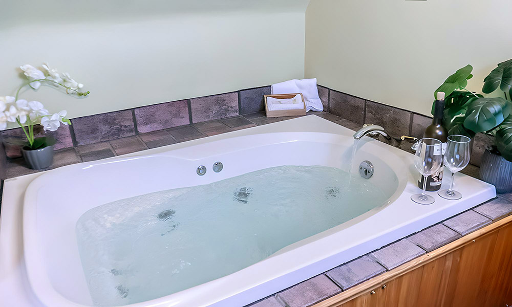 Santa Barbara room whirlpool tub